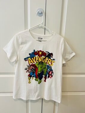 Amazon Essentials women’s large Marvel Avengers 100% cotton graphic T-Shirt